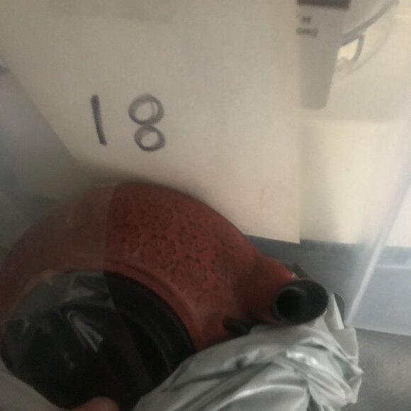 Hwagui Cast Iron Teapot Set Red & Black Pots Floral Design Two Cups & Infuser - Picture 8 of 8